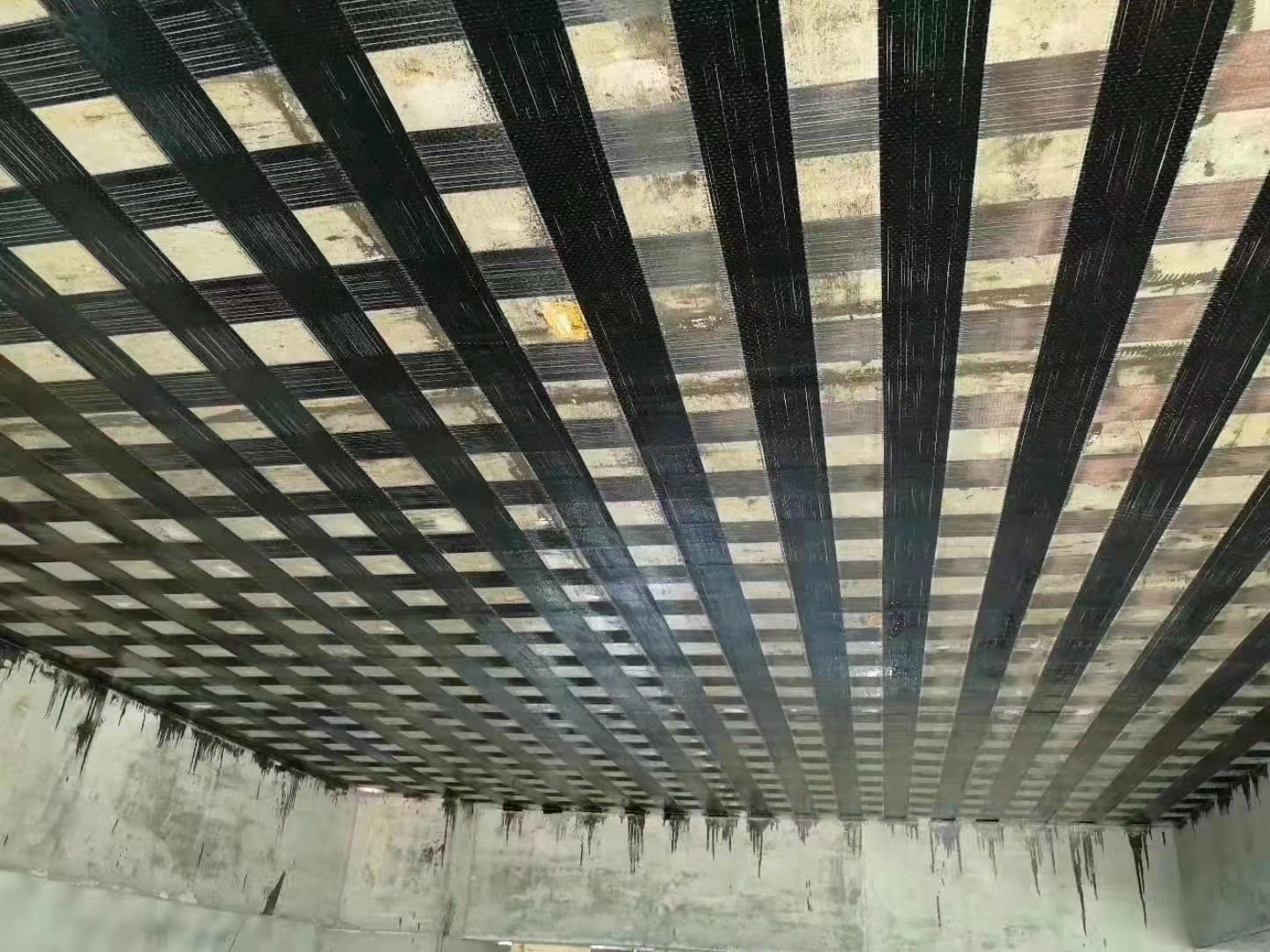 铁西楼板碳纤维布加固